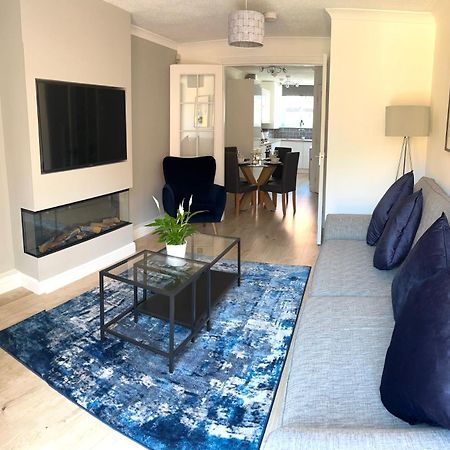3 Bedroom - 2 Bathroom Townhouse In Corstorphine Near Murrayfield Stadium - Direct Bus To Edinburgh City Centre In 20 Minutes - Two Private Parking Spaces - Private Sunny Garden - Recently Refurbished Kültér fotó