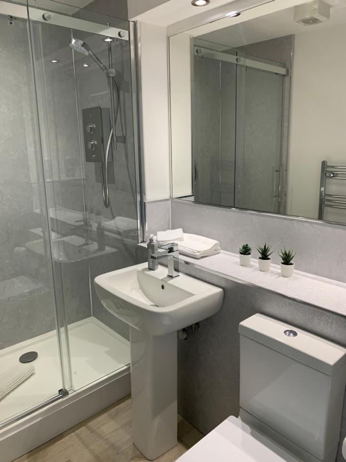 3 Bedroom - 2 Bathroom Townhouse In Corstorphine Near Murrayfield Stadium - Direct Bus To Edinburgh City Centre In 20 Minutes - Two Private Parking Spaces - Private Sunny Garden - Recently Refurbished Kültér fotó