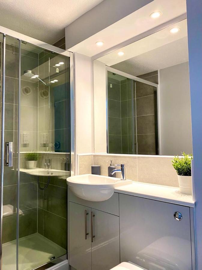 3 Bedroom - 2 Bathroom Townhouse In Corstorphine Near Murrayfield Stadium - Direct Bus To Edinburgh City Centre In 20 Minutes - Two Private Parking Spaces - Private Sunny Garden - Recently Refurbished Kültér fotó