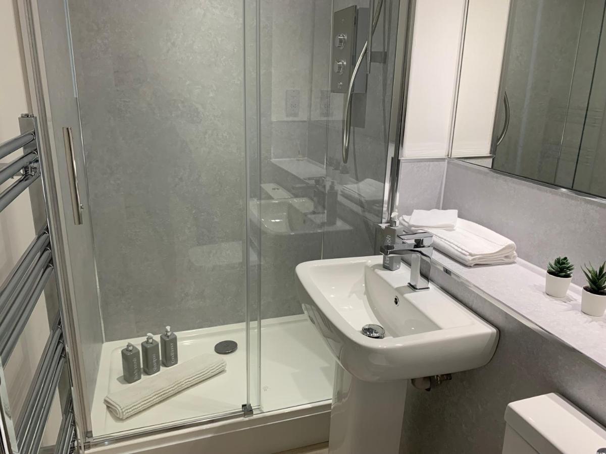 3 Bedroom - 2 Bathroom Townhouse In Corstorphine Near Murrayfield Stadium - Direct Bus To Edinburgh City Centre In 20 Minutes - Two Private Parking Spaces - Private Sunny Garden - Recently Refurbished Kültér fotó